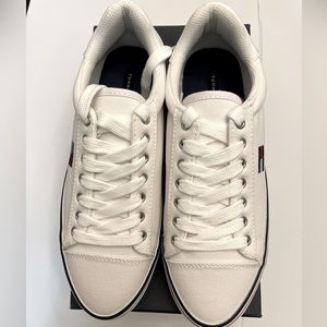 Tommy Hilfiger Women’s Size 8.5 White